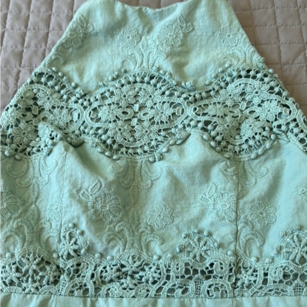 🎉 EUC - 👗 Lulu’s Mint Green Embroidered Halter Dress - Picture 3 of 8